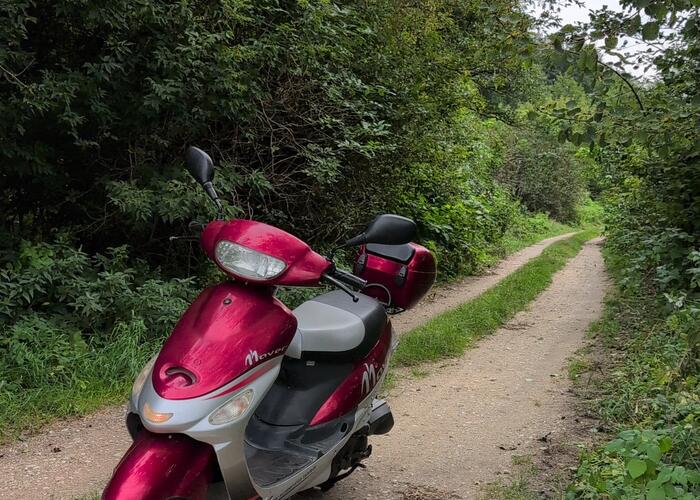 Grajewo ogłoszenia: Sprzedam skuter baotian 50 4t.
Odpala i jeździ bez problemu....